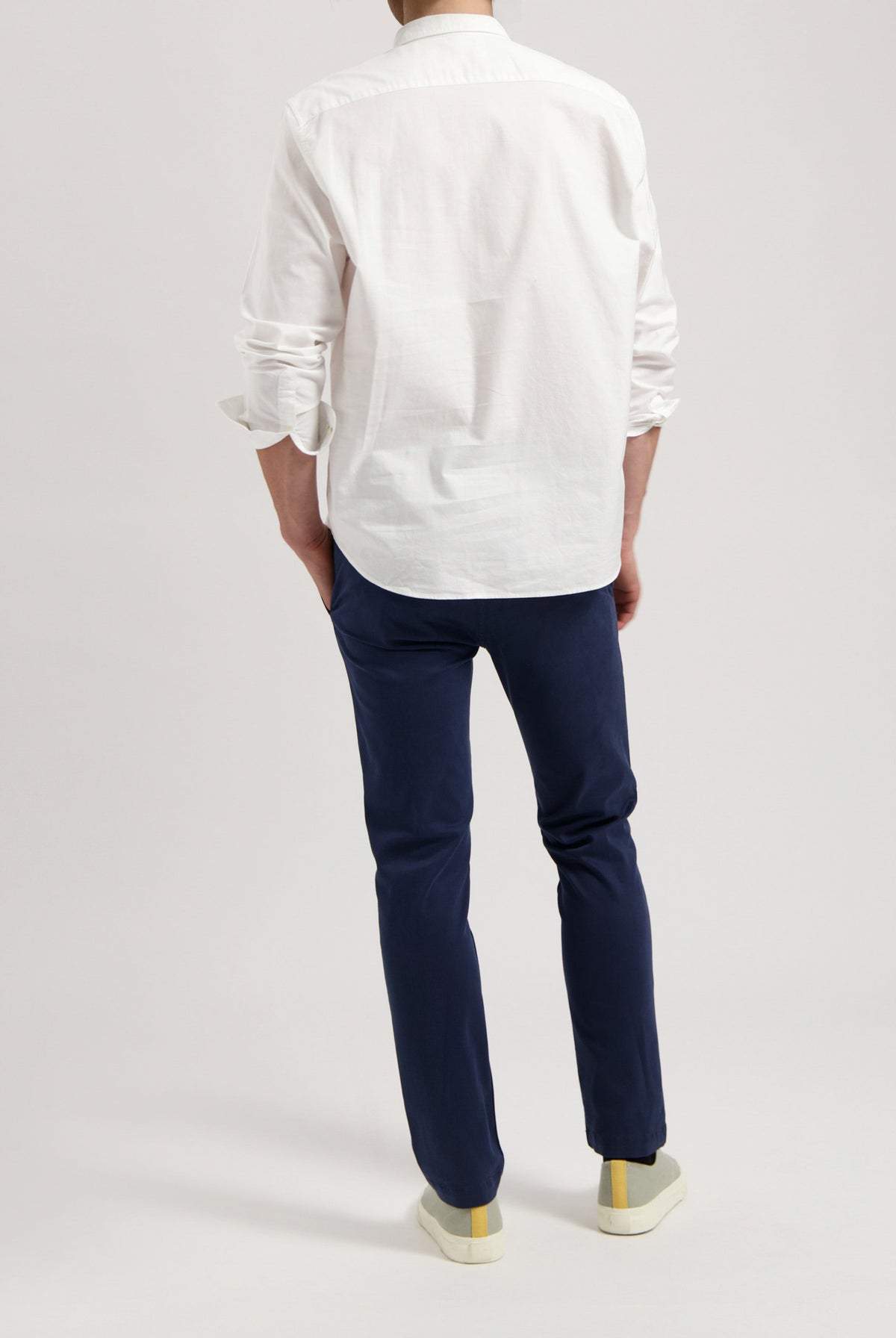 Sustainable MUD Jeans in gray denim, featuring a straight fit, paired with a black shirt, highlighting ethical fashion.